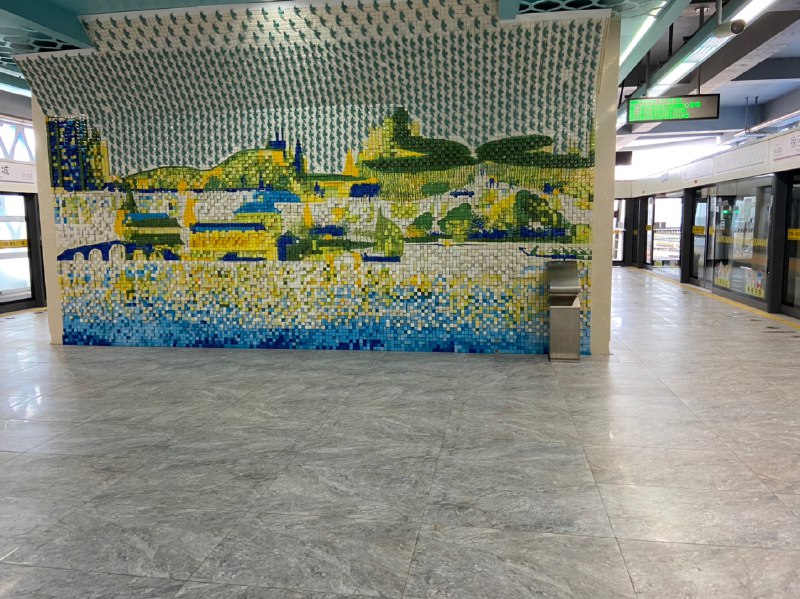 地铁站不但比我努力 还比我花样多