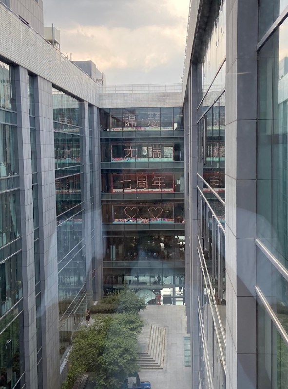 突然发现俩名字好般配啊，锦瑟无端五十弦哎！