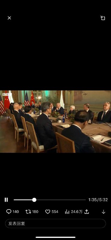 最右边这个人是谁啊 在老板面前这么这么装 不听传译的 就你有初中毕业证还是怎么着了