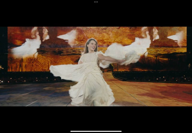 今天在火车上 细品 发现这个镜头 大屏幕漏出了斯坦尼康 哈哈哈