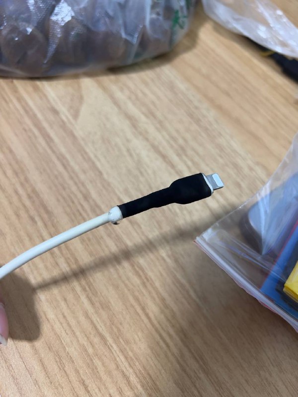 啊 好色 哈哈哈哈 我烤热缩管的时候 热熔胶流出来了